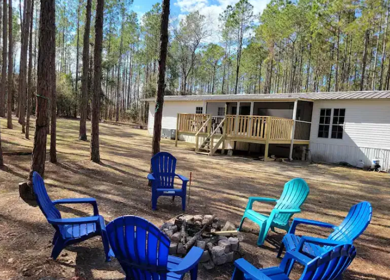 Best places to stay near Ginnie Springs